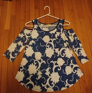 5 for 20$NWOT Beautiful cold shoulder blouse